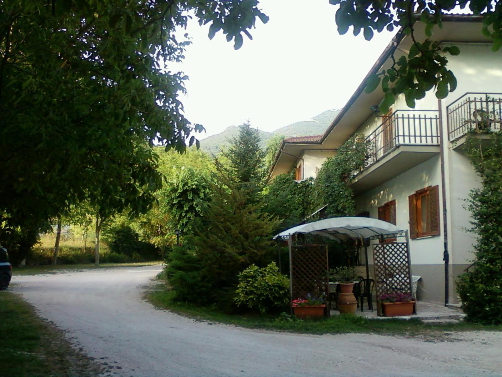 Albergo-Ristorante"Parco Alle Noci"Tra La Cascata Delle Marmore,Labro E Valle Santa Di S Francesco Rivodutri Exteriör bild