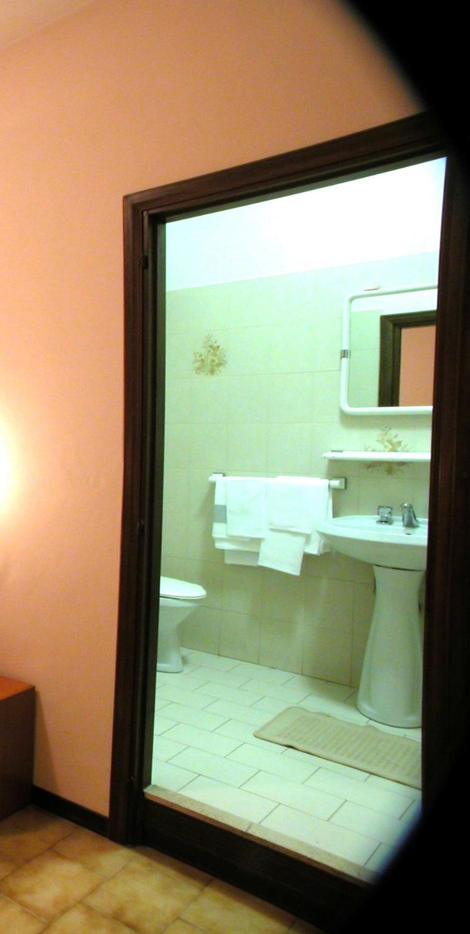 Albergo-Ristorante"Parco Alle Noci"Tra La Cascata Delle Marmore,Labro E Valle Santa Di S Francesco Rivodutri Exteriör bild